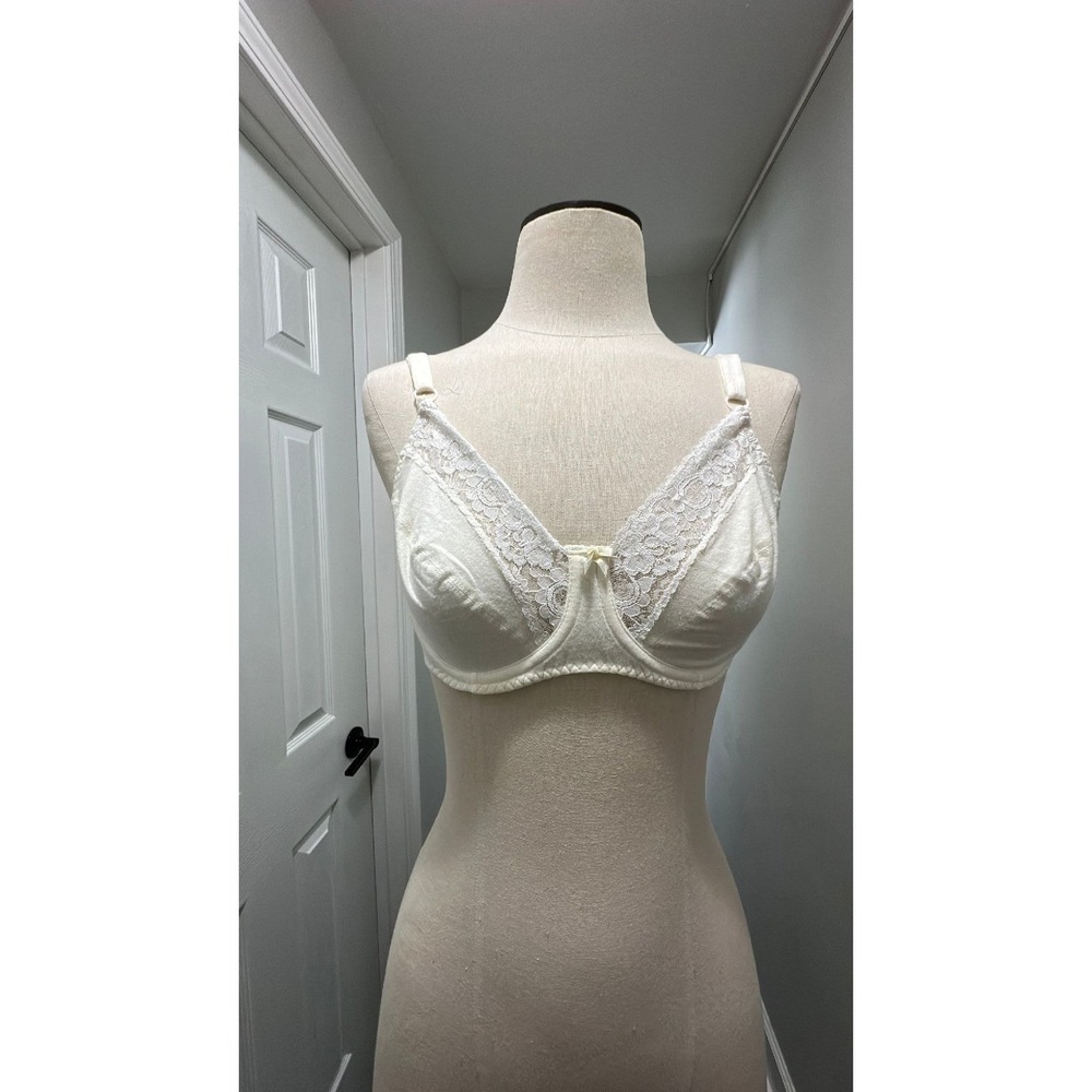 Fruit of the Loom White Lace Trim Underwire Bra Style 4418 Size 36C